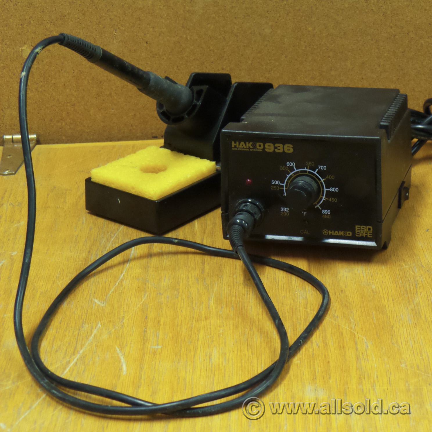 Hakko 936 Soldering Station w/ Iron and Rack Allsold.ca Buy & Sell
